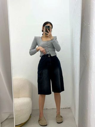 深蓝色