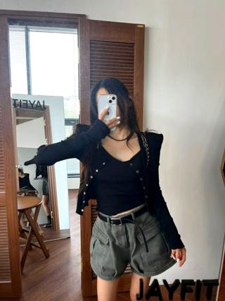 黑色