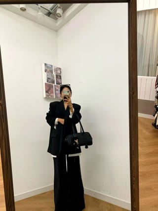 黑色