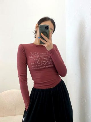 酒红色