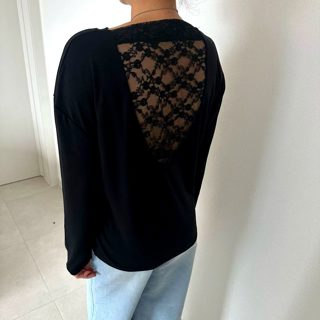 黑色
