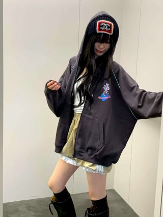 黑色