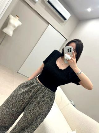 黑色