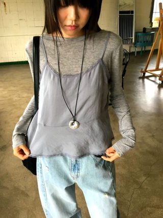 灰色