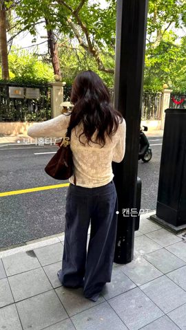 深蓝色
