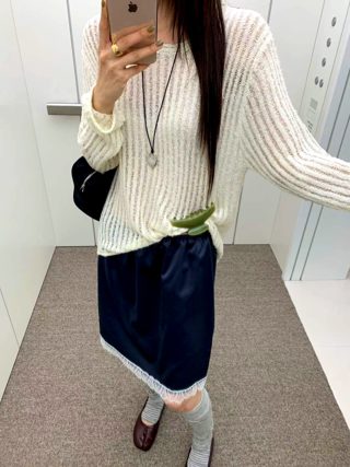 深蓝色
