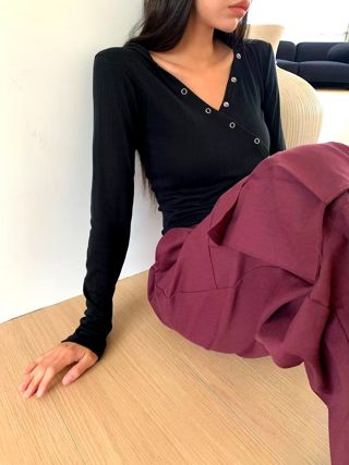 酒红色