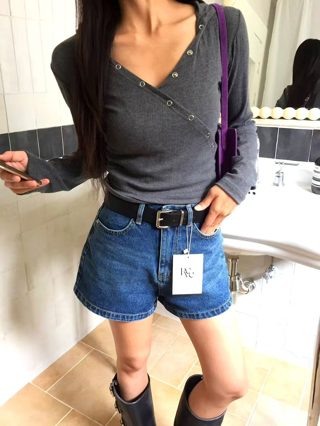 灰色