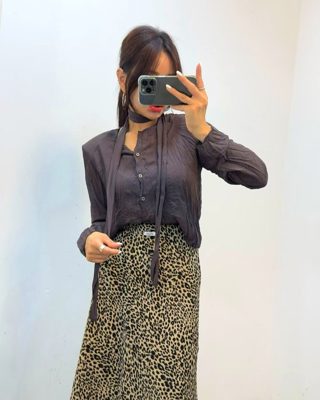 深棕色