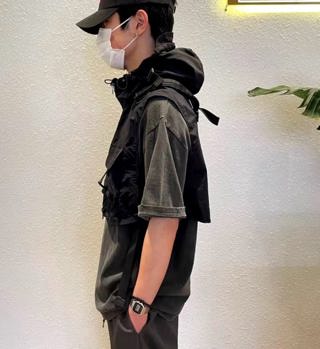 黑色