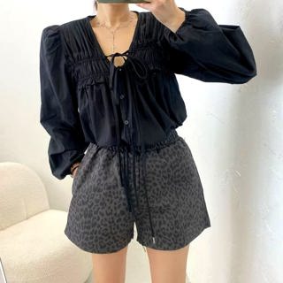 黑色