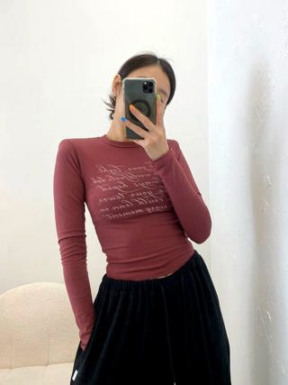 酒红色