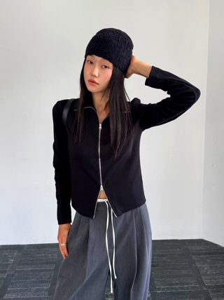 黑色