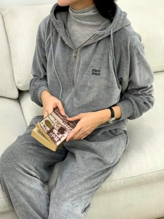 灰色