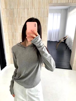 灰色