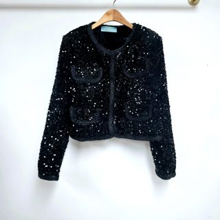 黑色