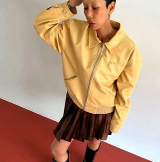 黄色