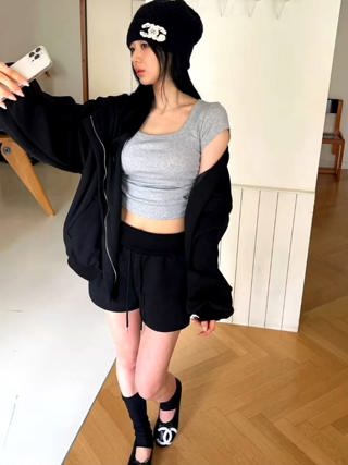 黑色