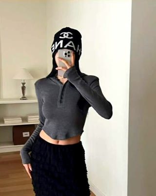 灰色