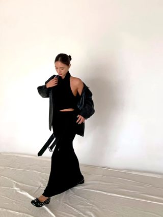 黑色