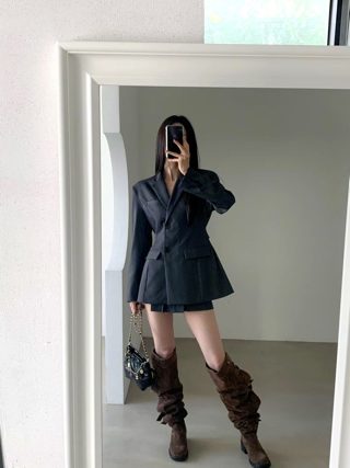 黑色