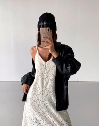 黑色