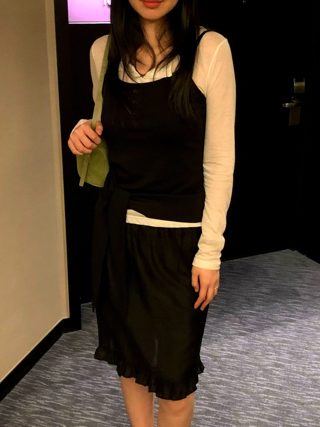 黑色