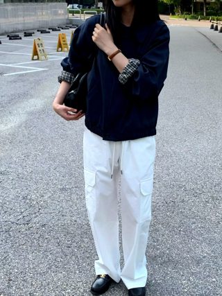 深蓝色
