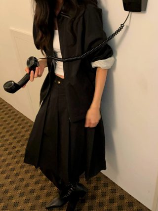 黑色