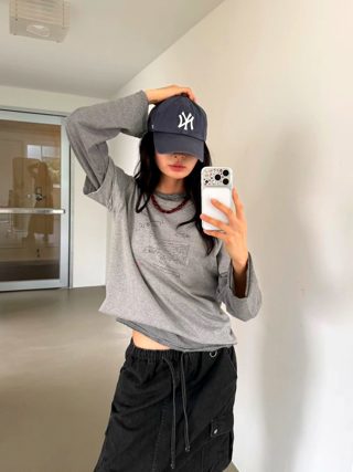 灰色
