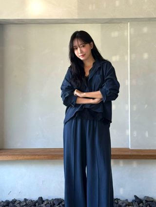 深蓝色