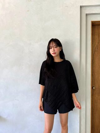 黑色