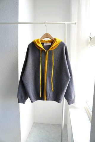 灰色