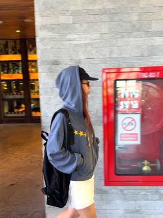 灰色