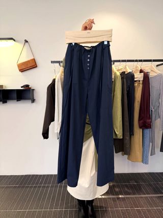 深蓝色