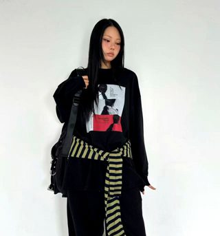 黑色