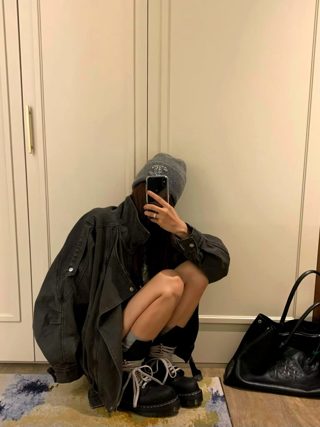黑色