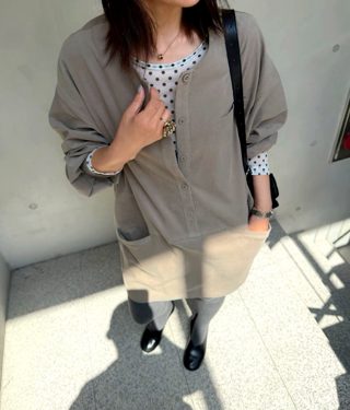 灰色