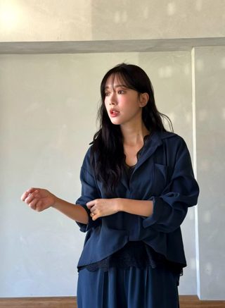 深蓝色