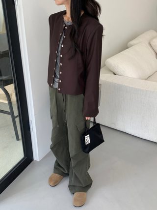 深棕色