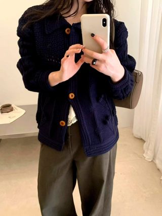 深蓝色