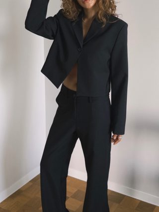 黑色