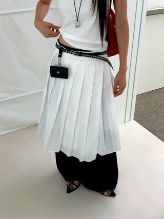 白色