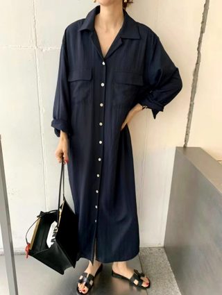 深蓝色