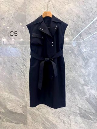深蓝色