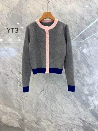 灰色