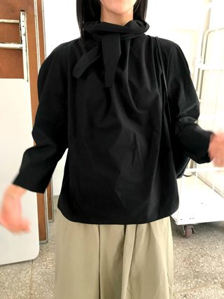 黑色