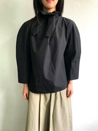 黑色