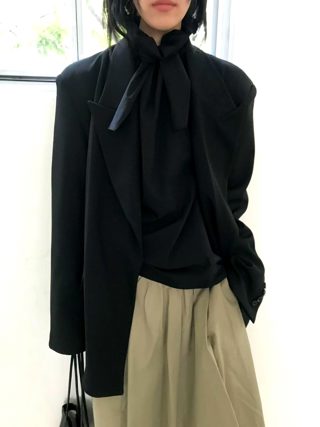 黑色