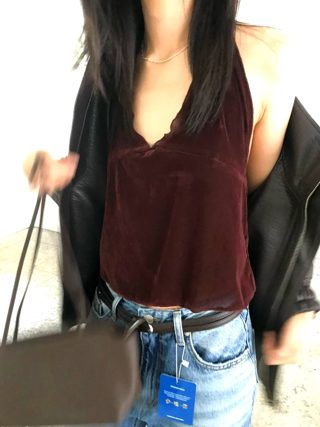 酒红色